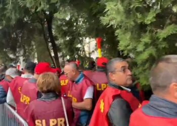 Sindicatul Lucrătorilor Poştali din România protestează! Aproape 80% dintre angajaţii Poştei Române au salariul minim pe economie