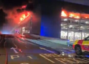 Incendiu pe Aeroportul Luton din Londra. Toate zborurile, suspendate (VIDEO) 
