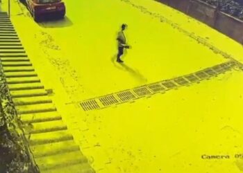 Prins de jandarmi, cu polizorul furat