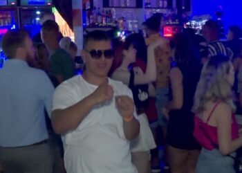 Fenomen: „Așa sunt zilele mele, cu chipsuri, trap și manele!”