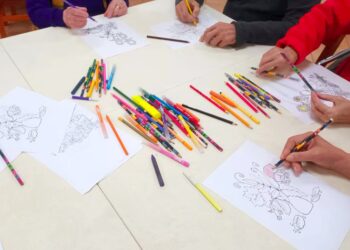 Seniorii constănțeni au participat la o activitate creativă a cărei temă a fost „toamna”