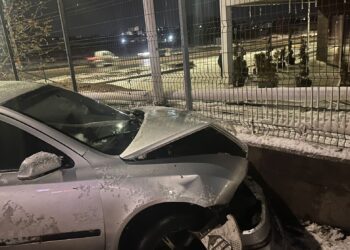 Beat și drogat la volan, a intrat cu mașina într-un gard, în zona Vivo