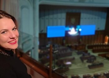 Vinerea adevărului din noi: Roxana Dobrescu