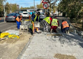 Șantiere noi pe străzile orașului. Mai multe trotuare vor fi refăcute