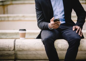 Înșelătorii cu SMS-uri trimise în numele Poștei Române 