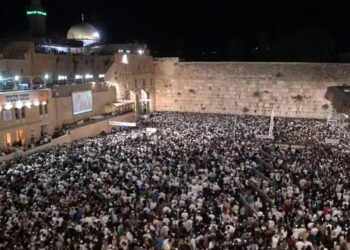 1.400 de lumânări aprinse la Zidul Plângerii, la o lună de la masacrul comis de Hamas