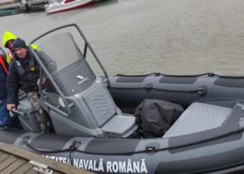 Doi ploieșteni, surprinși de furtună pe Dunăre