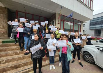 Protest spontan la Casa Județeană de Pensii Constanța