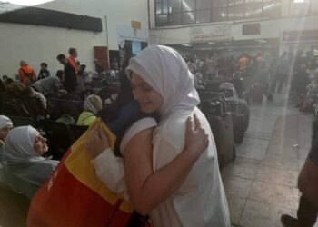 Încă 16 români şi membri de familie evacuaţi din Fâşia Gaza au ajuns în România