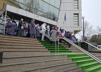 Grefierii au reluat protestele