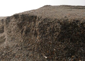 Fenomenul de cliffing lovește litoralul românesc