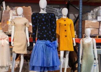 O rochie purtată de Prinţesa Diana atinge un preţ record la licitaţie