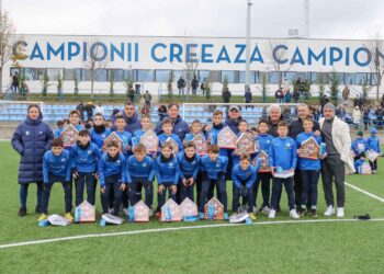 Moș Nicolae în vizită la Academia Hagi