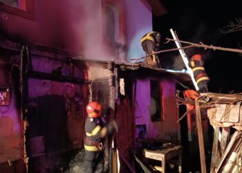 Incendiu violent în localitatea Mircea Vodă! Un bărbat a murit