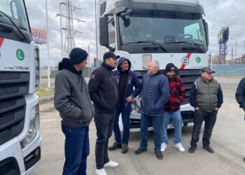 Sarbători pe datorii! Mai mulți șoferi de camion sunt neplătiți de luni de zile, iar patronii i-au abandonat chiar în timpul cursei!