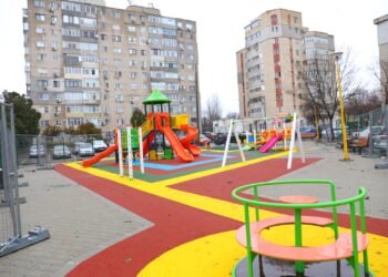 Zece locuri de joacă din municipiu, în curs de reamenajare