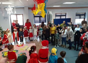 Au răsunat colindele la “Rechinii Albi”