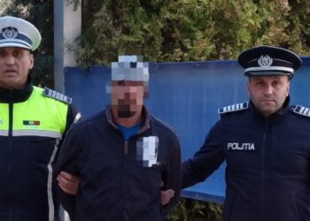 Băut la volan și fără permis, a lovit cu mașina un sens giratoriu, în Mamaia Nord