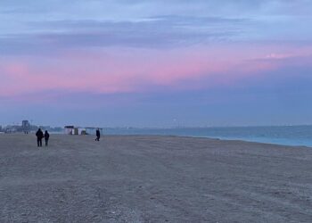 Primăvară pe litoral, de Bobotează. Vreme perfectă pentru o plimbare pe malul mării (FOTO) 