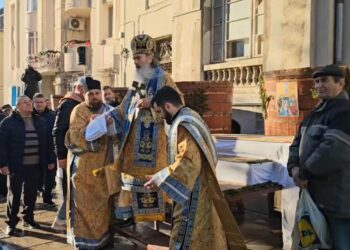 ÎPS Teodosie a sfinţit apa care va fi oferită credincioşilor de Bobotează (VIDEO)