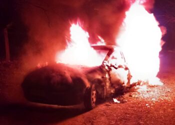 O mașină s-a făcut scrum în Eforie Sud