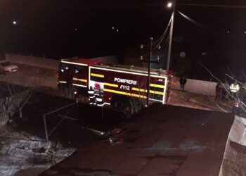 Arde o casă în localitatea Agighiol