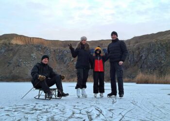 Lacul Zebil din județul Tulcea s-a transformat într-un patinoar veritabil