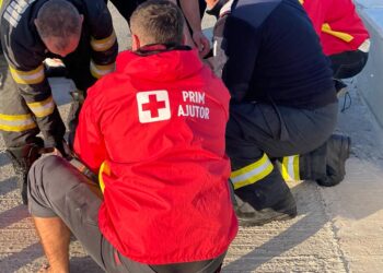 Scos din mare de un salvamar… în mijlocul iernii (VIDEO/FOTO)