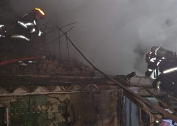 Incendiu la o casă din Constanța. Un bărbat a suferit arsuri