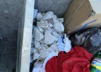 Nepăsarea se plătește. 5.000 de lei amendă pentru aruncarea deșeurilor la întâmplare