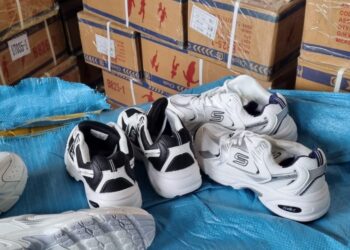 Adidași fake din China în valoare de 2.200.000 lei, confiscați de inspectorii vamali constănțeni
