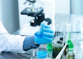 Două vaccinuri promovate de Comisia Europeană, esențiale pentru prevenirea cancerului