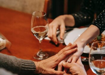 72% dintre femei consideră că o cină este un cadou suficient pentru Valentine’s Day. Bărbații sunt de altă părere