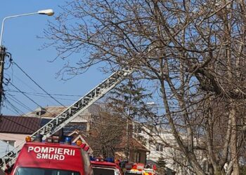 Explozie într-un apartament din Constanța. O persoană, prinsă în interior