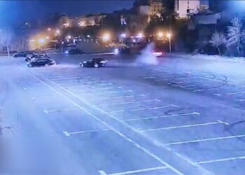 Surprins de camerele de supraveghere în timp ce făcea „liniuțe”, în parcarea din zona plajei Modern