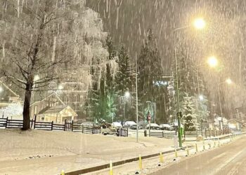 Iarnă în toată regula la munte (FOTO) 