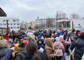 20 de clase de la Școala Gimnazială nr. 16 „Marin Ionescu Dobrogianu” intră în competiția „10 cu felicitări pentru colectarea separată”