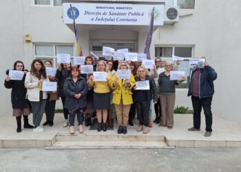 Angajații de la Direcţia de Sănătate Publică protestează la Constanța!