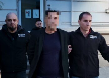 Bărbat bănuit că și-ar fi bătut fosta soție și ar fi distrus mașina fostei soacre