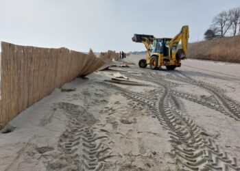 A început pregătirea plajelor pentru sezonul estival