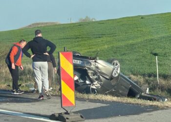 UPDATE: Mașină răsturnată pe Autostrada Soarelui. Traficul este îngreunat