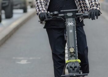 Tânăr cercetat penal la Constanța, după ce a lovit cu trotineta electrică un copil și a fugit