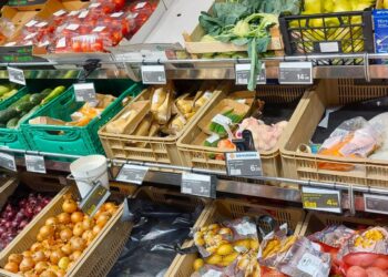 Tot mai multe legume și fructe de import. Pere din Africa de Sud, cartofi dulci din Egipt și nectarine din Chile