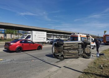 Accident rutier în Constanța! O mașină s-a răsturnat 