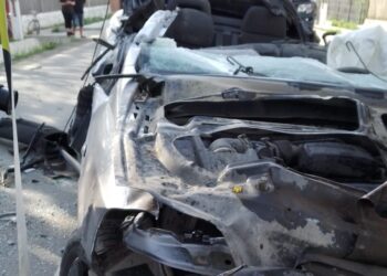 Mașină răsturnată în localitatea Sinoe. Un tânăr a murit