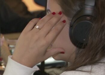 Virusați și epuizați. Fenomenul care ne îmbolnăvește, la birou