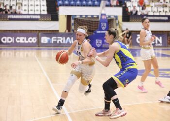 Au început finala cu o victorie