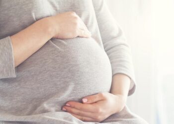 Mamele minore care au împlinit 16 ani pot decide în relaţia cu instituţiile statului