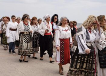 Paradă a costumelor populare, la Constanța