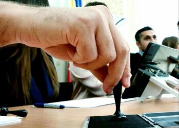 Cetățenii cu afecțiuni vizibile vor putea fi însoțiți în cabina de vot. Vezi condițiile 